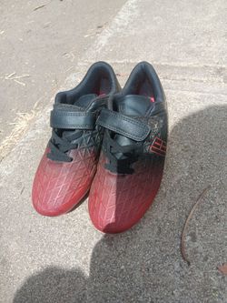 !! Boy's Cleats  Size 1