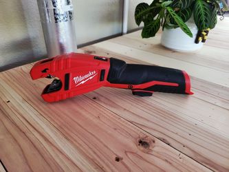 Milwaukee M12 12V Lithium-Ion Cordless Copper Tubing Cutter (Tool-Only)