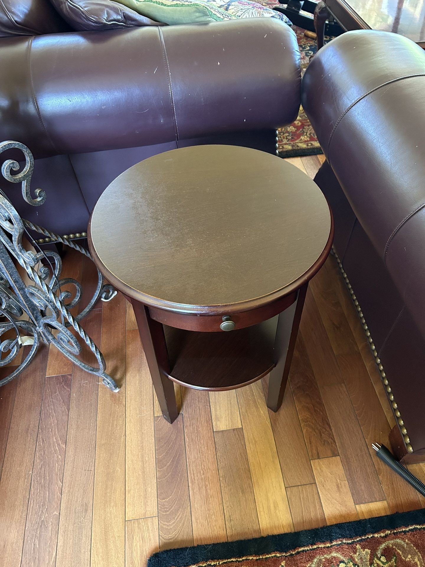 Wood end table with drawer