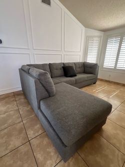 ✨Delivery available ✨Gray Sectional Couches