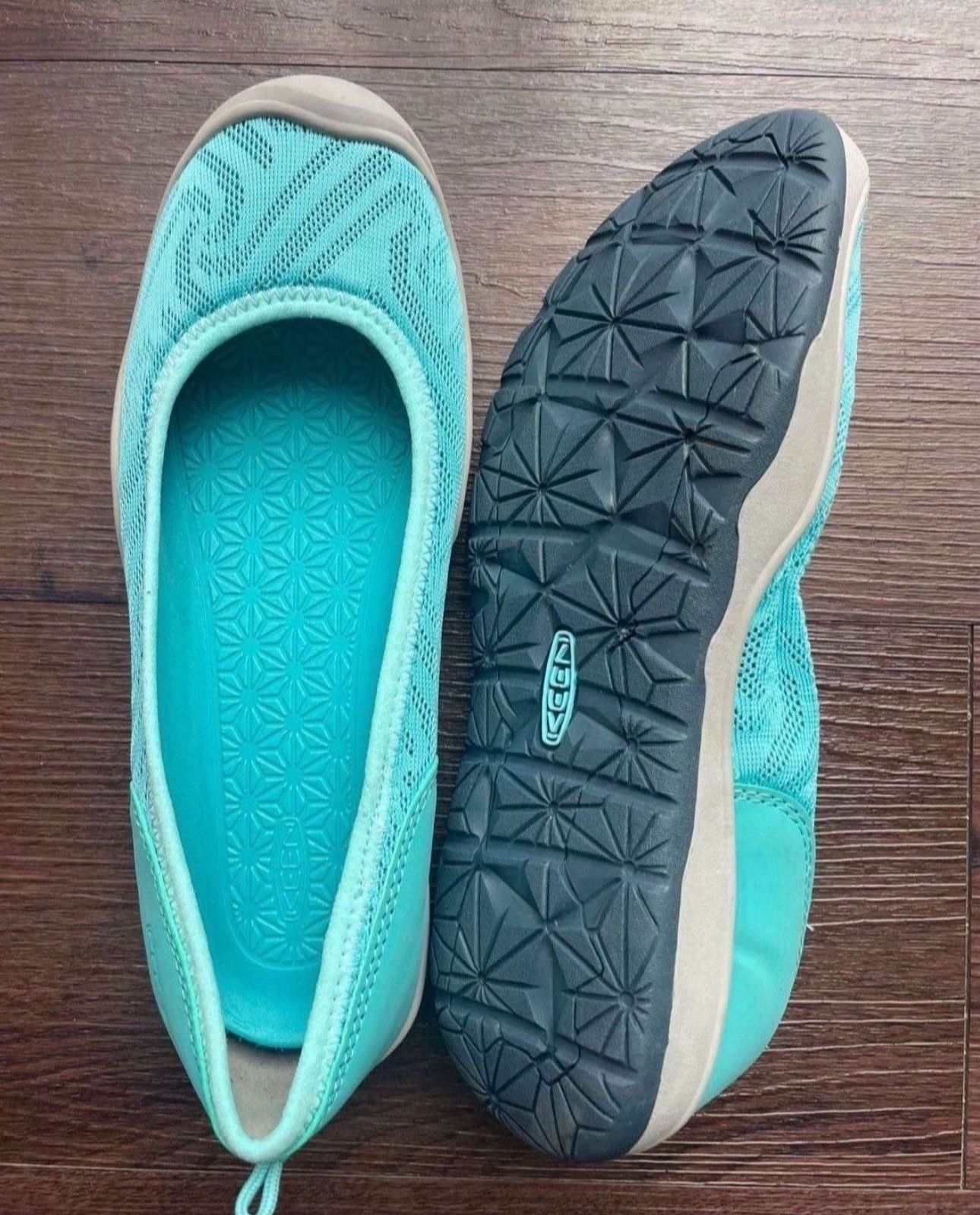 New Woman’s Flats Keen, Size 5
