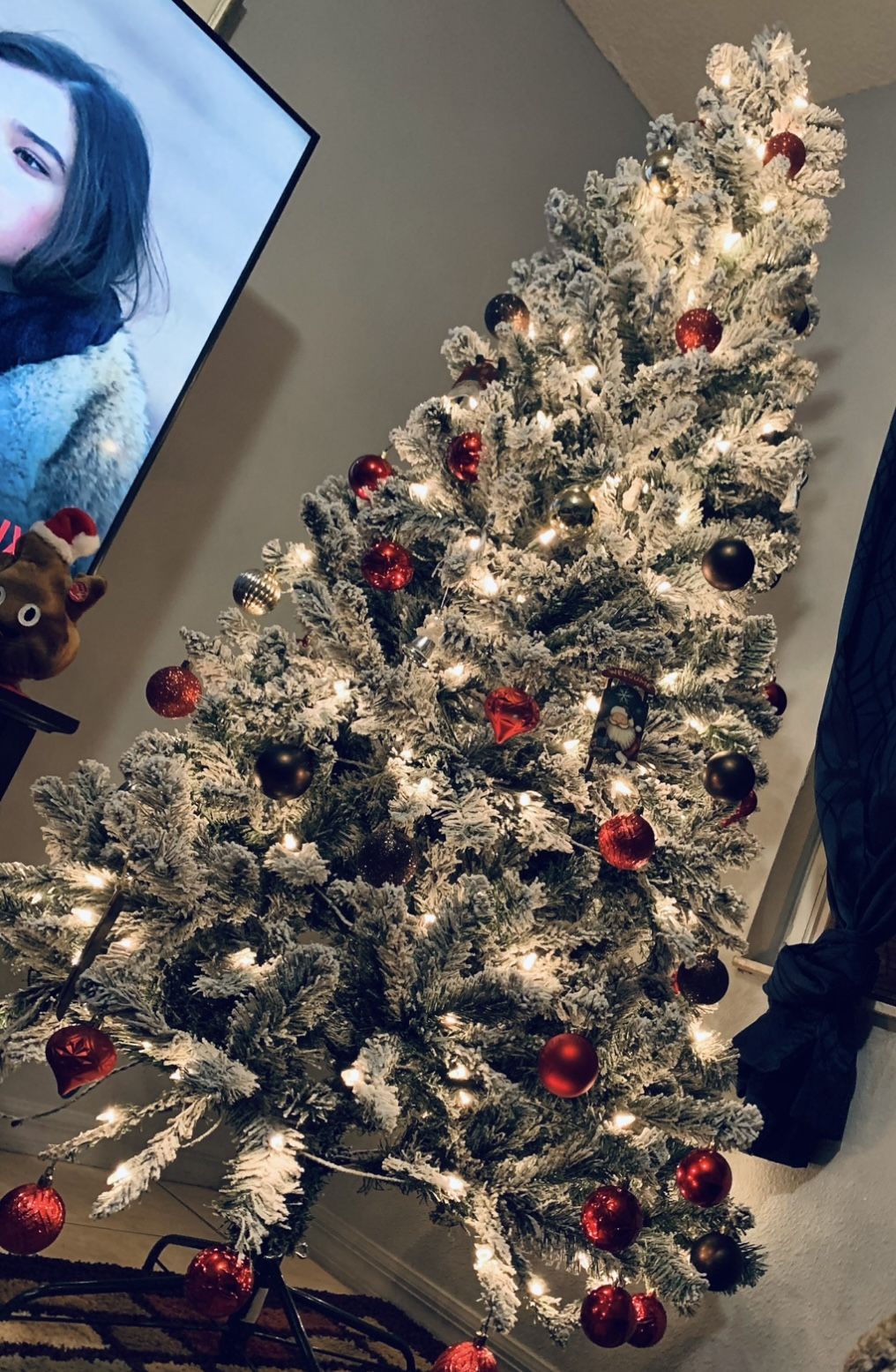 6.5 foot pre lit Christmas tree