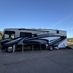 Thor Outlaw 37BG garage Toyhauler Rv