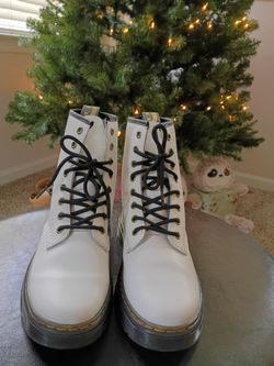 Dr. Martens White Leather Zavala Combat Boot  SIZE 7