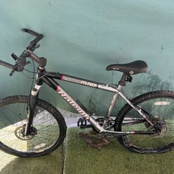 RALEIGH M80  MOUNTAIN SPORT BICYCLE—- 26” -  21 Speed- Shimano Brakes 