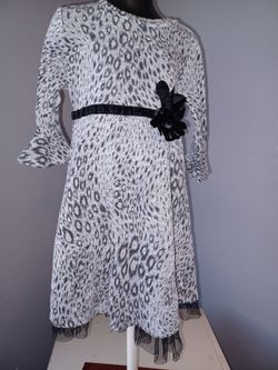 Youngland Leopard Print Dress Size girls 5
Stylish leopard print dress in size 5 from Youngland.