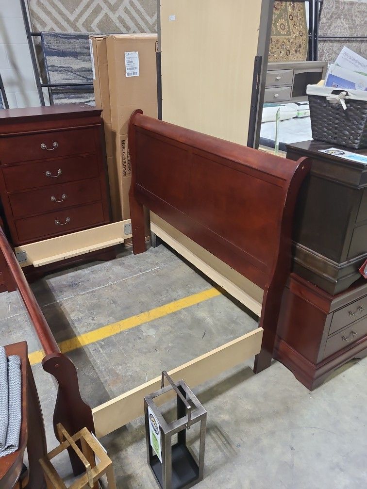 Queen Bedroom. Bed Dresser Mirror Chest And Nightstand