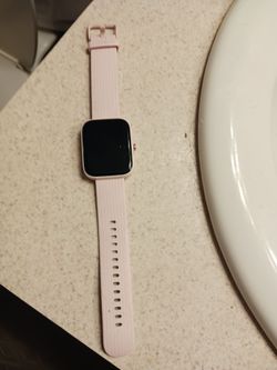 WOMANS BEAUTIFUL APPLE ??WATCH WORKS GREAT I LOST CHARGER SO UR GAIN ONLY 30 FIRM DONT MISS OUT BE GONE FASTLIKE BRAND NEW