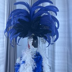 Womeen Kentucky derby hat big beautiful  royal blue and lots of feathers
