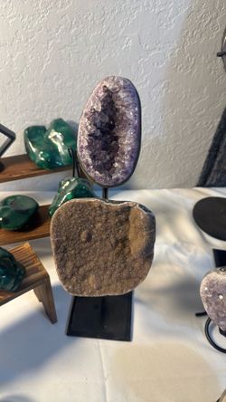 Double amethyst on Stand