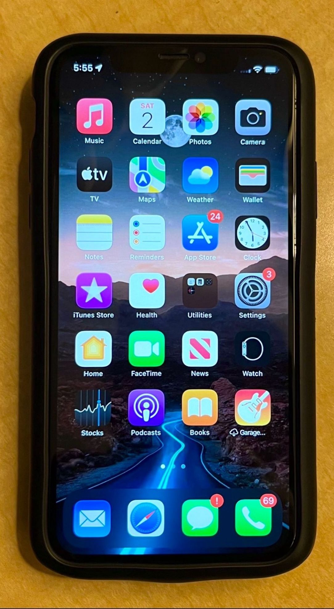 iPhone 11 Unlocked 128 GB With Charger Case Included!