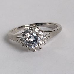 WOMENS RING SIZE 9.5
