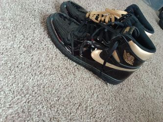 Jordans metallic black and gold size 11