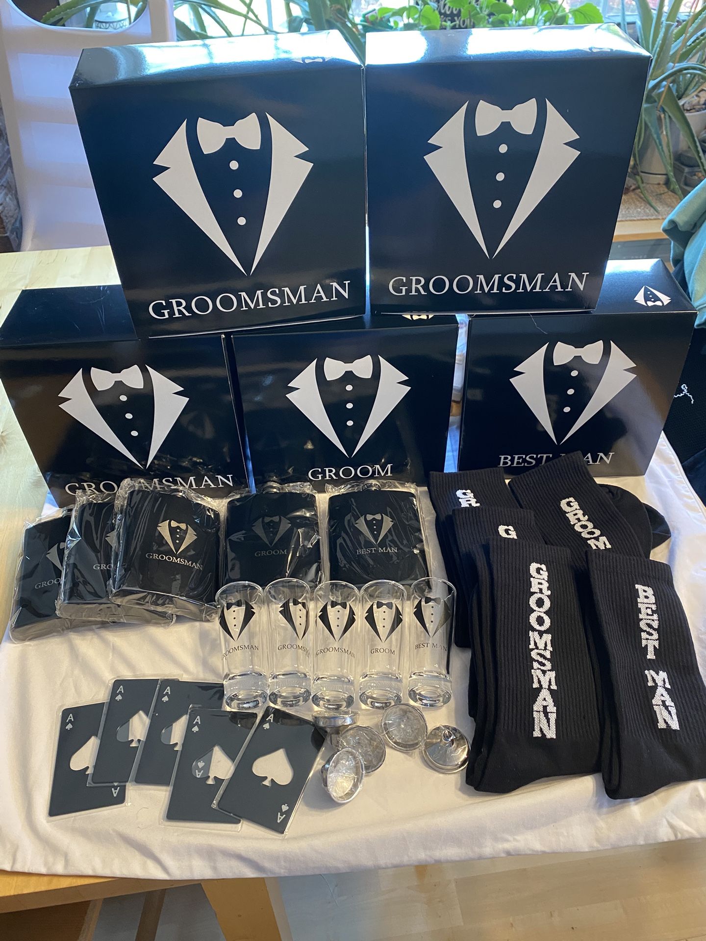 Set of 5 wedding party gift sets 3 groomsman 1 best man 1 groom please see description