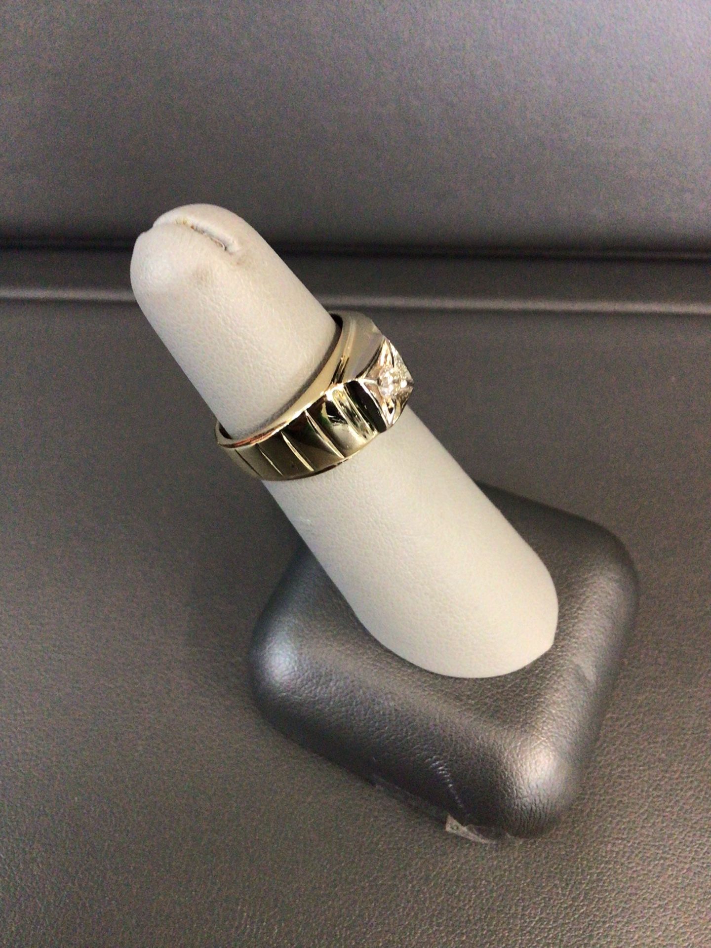 14K RING WITH DIAMOND STONE