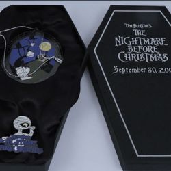 Nightmare Before Christmas Exclusive Ornament And Pin