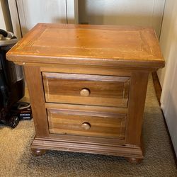 Broyhill 2-drawer nightstand