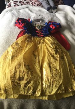Snow White costume size 4 / shoes 7-8
