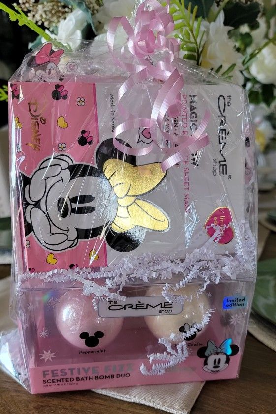 DISNEY!!  Minnie Mouse Spa Gift Set