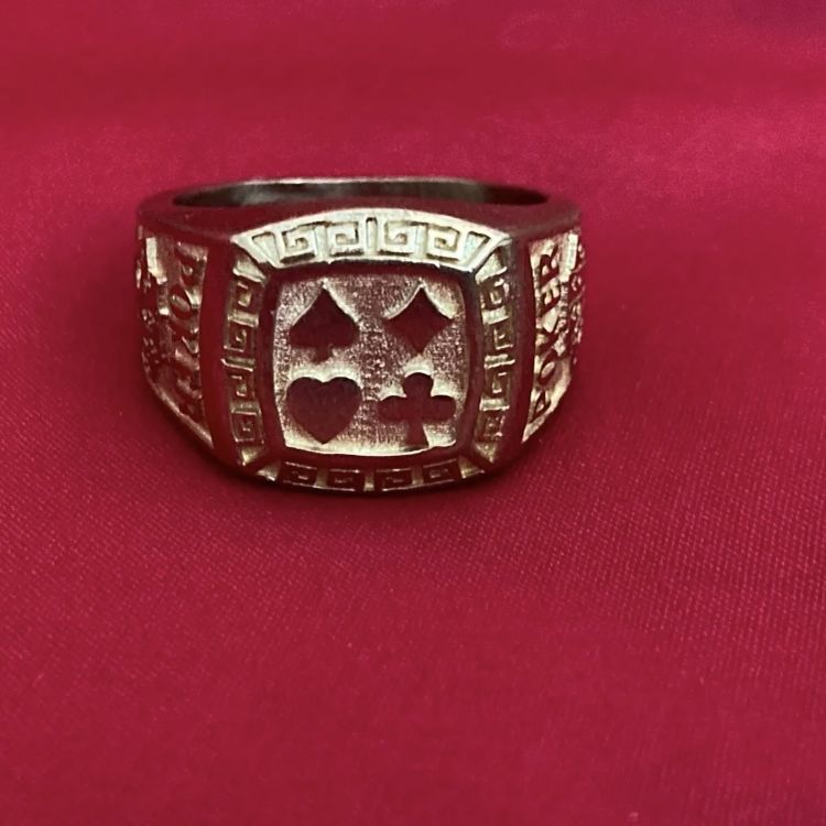 BEAUTIFUL 18 Karat Gold Poker Ring 10 1 2 11 Greek Key Hearts Spades Club for Sale in Los Angeles CA OfferUp