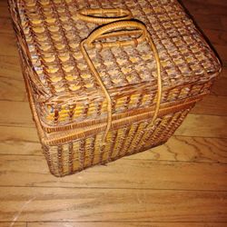 Vtg Picnic Basket 