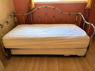 Vintage Metal Daybed with Pull-Out Trundle + 2 Mattresses
