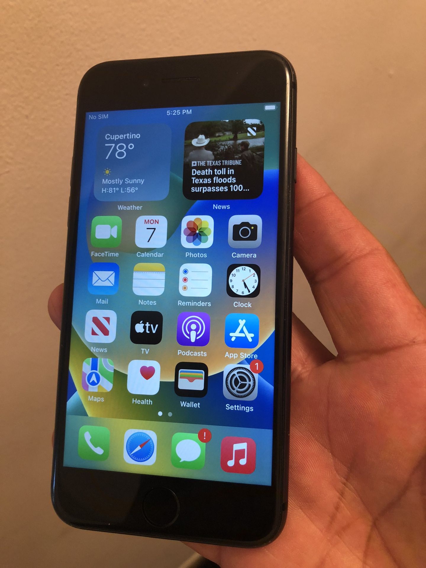 Working Excellent. (cracked Screen). Front And Back. Read Description