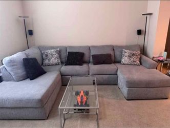 Free Delivery  - Broyhill Gray Sectional