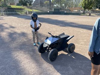 Tesla, Cyber Quad for kids Perfect Condition With Charger