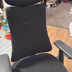libernovo chair 