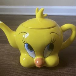 Vintage Warner Bros. Tweety Bird Teapot  