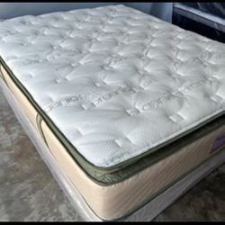 Queen Organic Hybrid Gel PillowTop MatresAndboxspring 