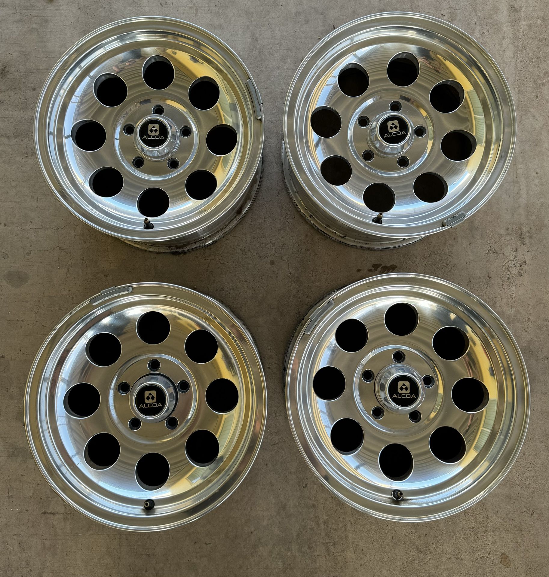 Jeep Alcoa Rims W/ Caps