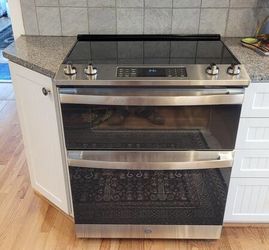 NEW GE 30” Wide Electric Slide In Double Oven Range 
