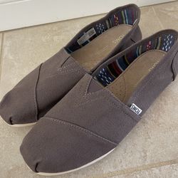 Women’s Toms~Brand New~Sz 8