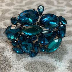 Beautiful Blue Glass ‘GUESS’ Wrist Jewelry, Tags Still Attached 