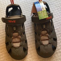 Brand New Brown TEVA Men’s Dozer 6704 size 8 man 9 Woman’s hiking shoes 