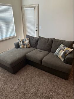 Gray Reversible Sectional Sofa In Excellent Condition