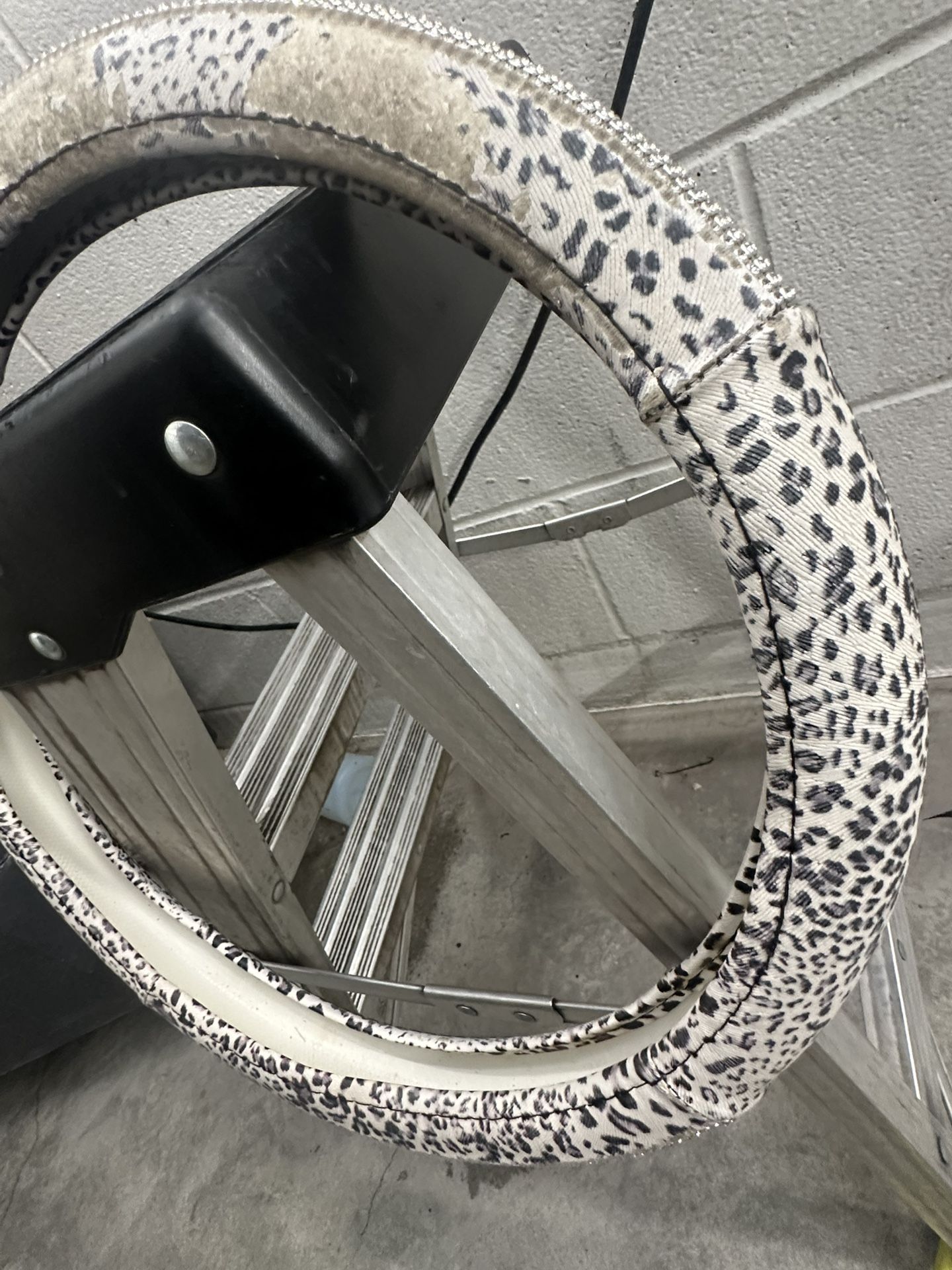 Steering wheel cover