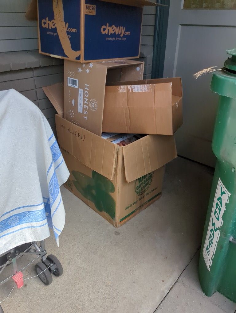 Free Moving Boxes 