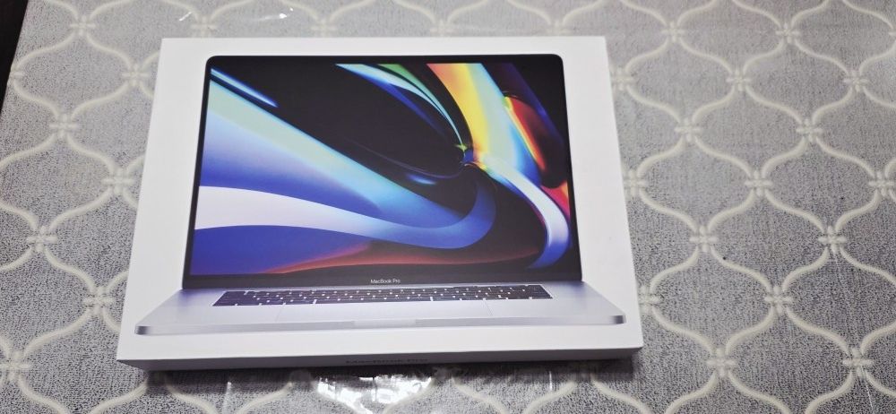 Apple - Macbook Pro - 16" Display with touch bar - Intel Core I7 - 16GB Memory - AMD Radeon Pro 5300M - 512GB SSD - Space Gray