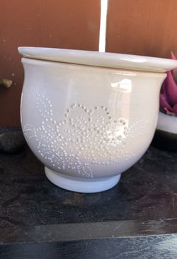 Nearly new planter and flower vases- specify what you would like