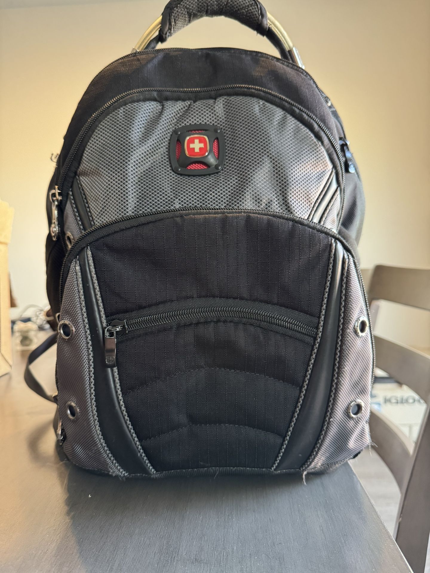 USED!!!! Swiss Wenger Laptop Backpack Make Offer