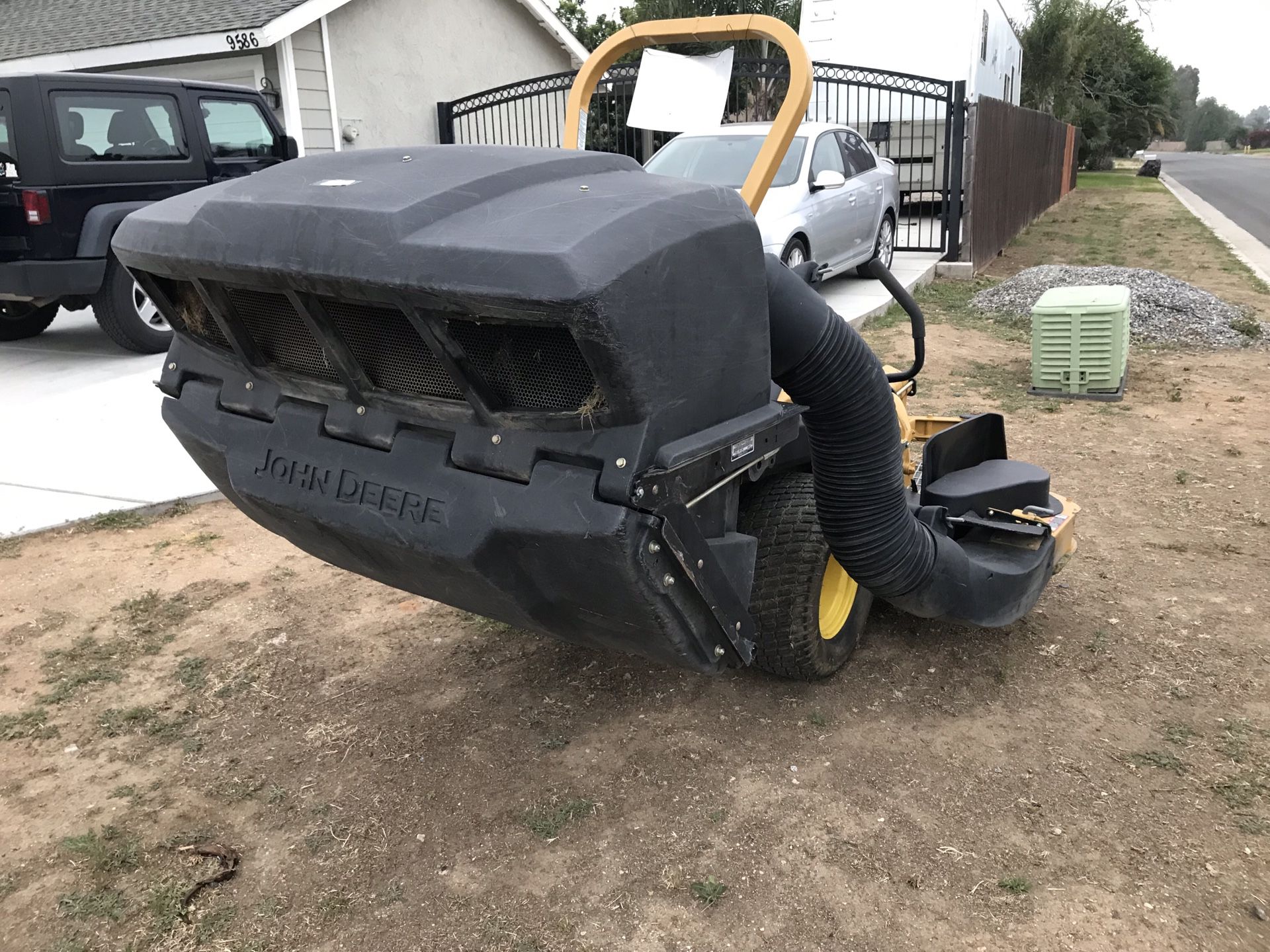 John Deere Z930M zero turn lawn tractor