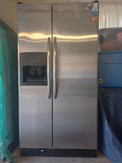 Double door refrigerator, freezer, ice maker
