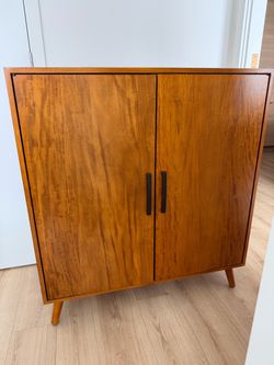 Wine cabinet