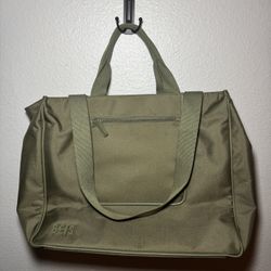 Béis ‘East to West’ Tote in Olive Green