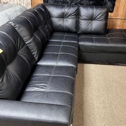 Stylish Cozy Nice Sectional!