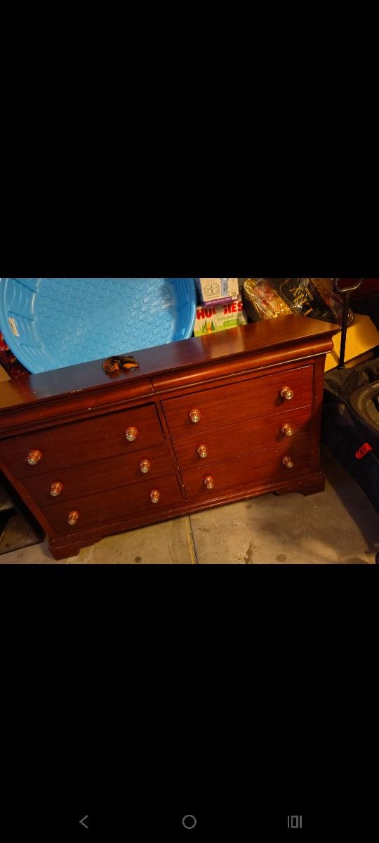 Dresser