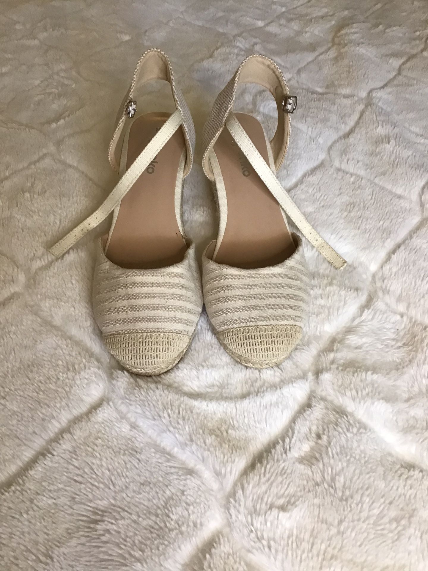 CREAM WEDGES SIZE 8